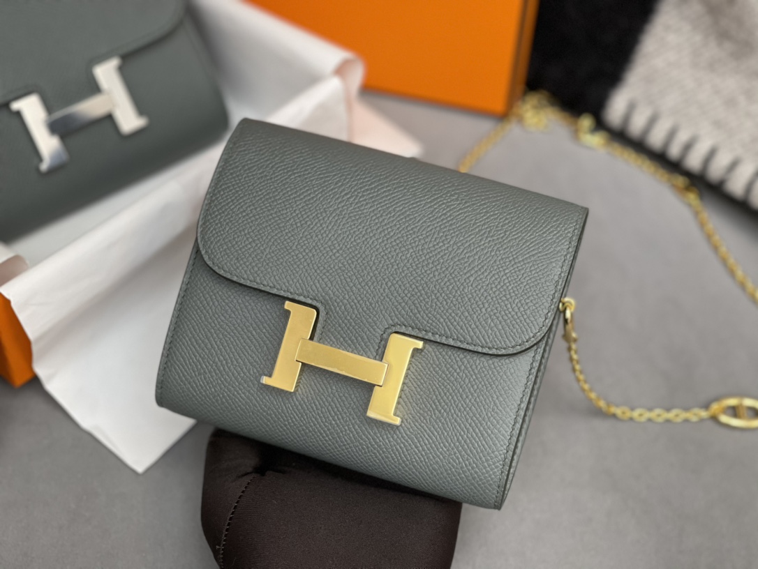 HERMES Constance compact 腰包 钱包背后做成了可以穿过腰带或皮带的皮搭 出街更方便了 Epsom  63杏绿 vert Criquet 银扣 正品开版