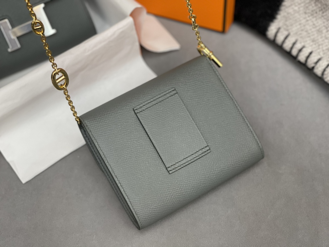 HERMES Constance compact 腰包 钱包背后做成了可以穿过腰带或皮带的皮搭 出街更方便了 Epsom  63杏绿 vert Criquet 银扣 正品开版