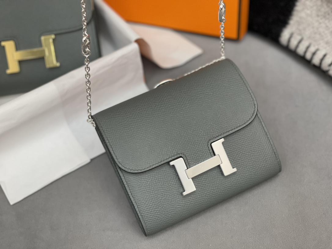 HERMES Constance compact 腰包 钱包背后做成了可以穿过腰带或皮带的皮搭 出街更方便了 Epsom  63杏绿 vert Criquet 银扣 正品开版