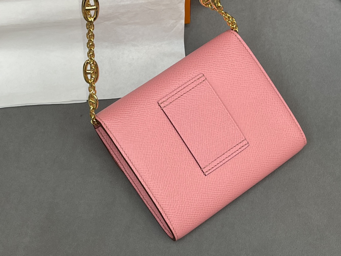 爱马仕 Constance compact 腰包 钱包背后做成了可以穿过腰带或皮带的皮搭 Epsom 1Q 奶昔粉 Rose Confetti 金银扣 正品开版