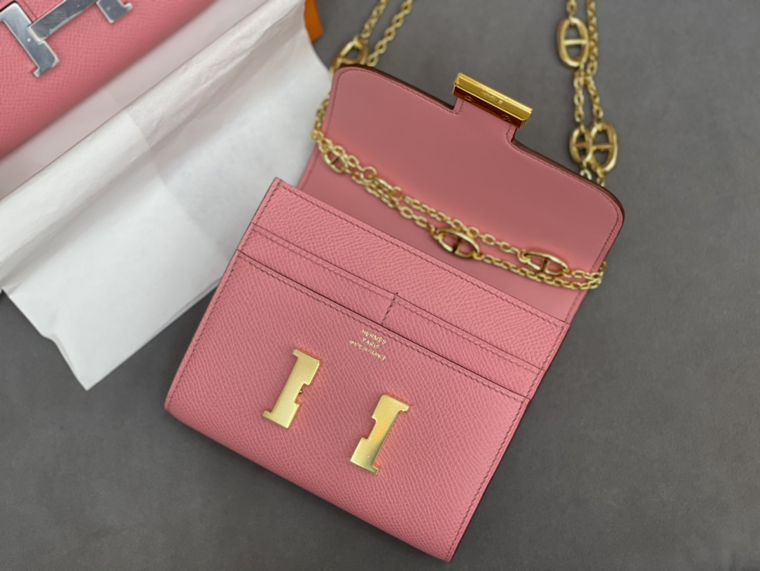 爱马仕 Constance compact 腰包 钱包背后做成了可以穿过腰带或皮带的皮搭 Epsom 1Q 奶昔粉 Rose Confetti 金银扣 正品开版