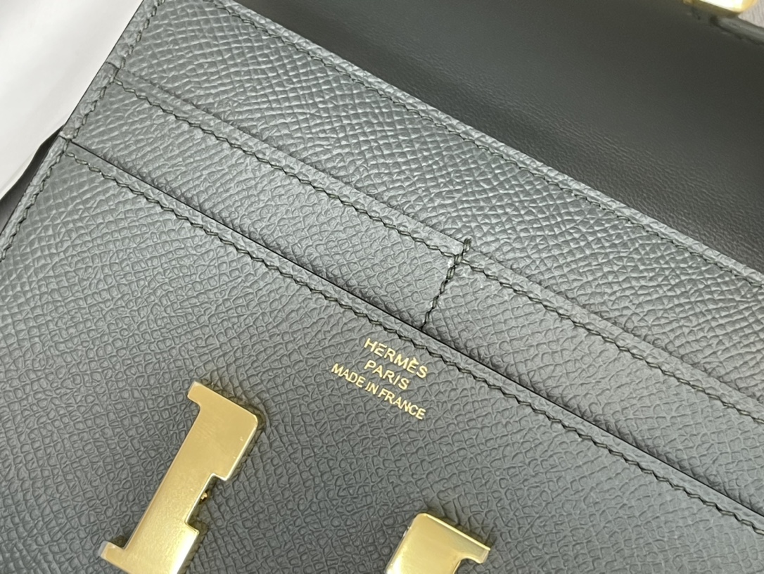 HERMES Constance compact 腰包 钱包背后做成了可以穿过腰带或皮带的皮搭 出街更方便了 Epsom  63杏绿 vert Criquet 银扣 正品开版