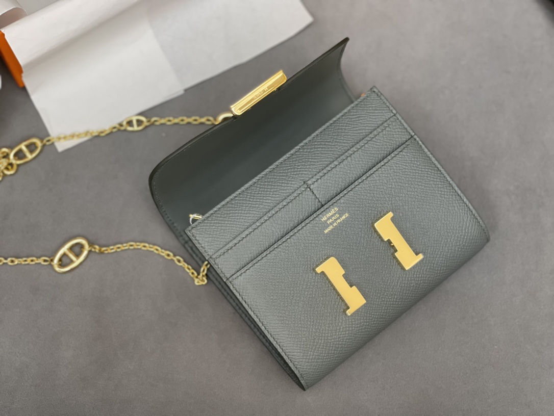 HERMES Constance compact 腰包 钱包背后做成了可以穿过腰带或皮带的皮搭 出街更方便了 Epsom  63杏绿 vert Criquet 银扣 正品开版