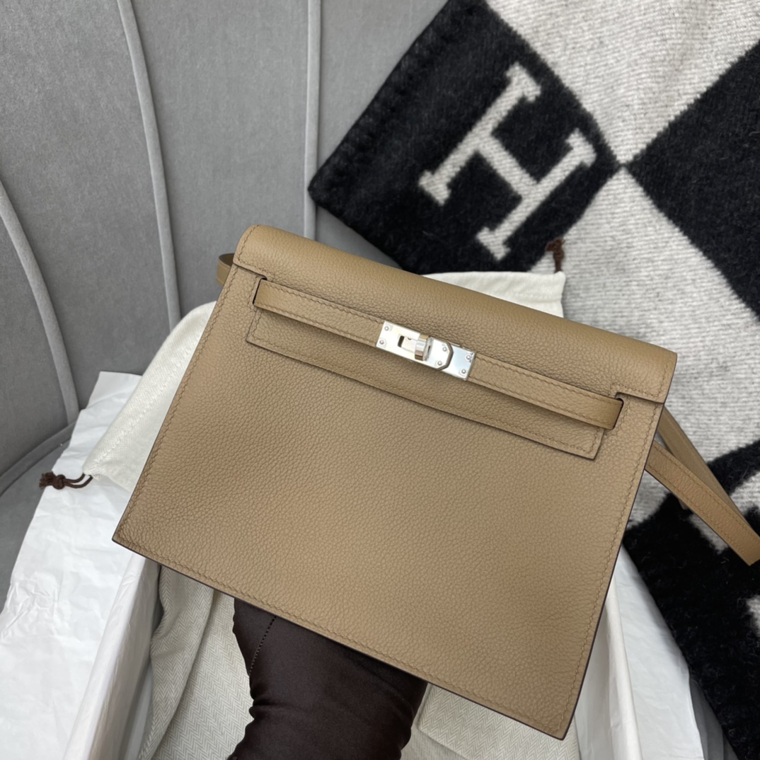 爱马仕 kelly danse跳舞包 kelly系列 正品开版 专柜品质 原厂 evercolor  DO 威玛犬米色 银扣