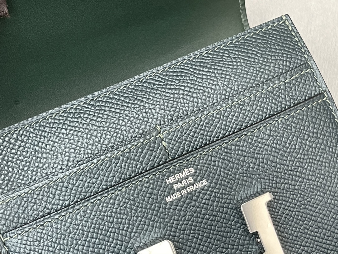爱马仕 Constance compact 腰包 钱包背后做成了可以穿过腰带或皮带的皮搭 Epsom  6O松柏绿 Vert Cypres 银扣
