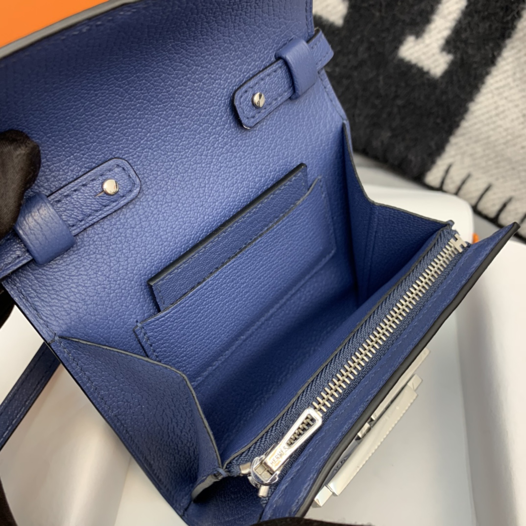 HERMES Cinhetic mini 12cm 新款设计旋转扣伍金 凹造型 H家首款配带镜子的设计  7E明蓝
