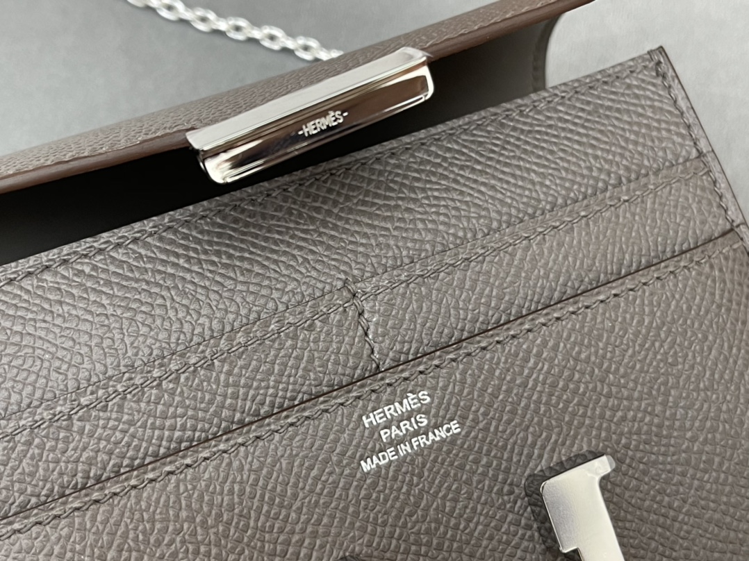 爱马仕 Constance compact 腰包 钱包背后做成了可以穿过腰带或皮带的皮搭 Epsom  8F 锡器灰 Erain 银扣