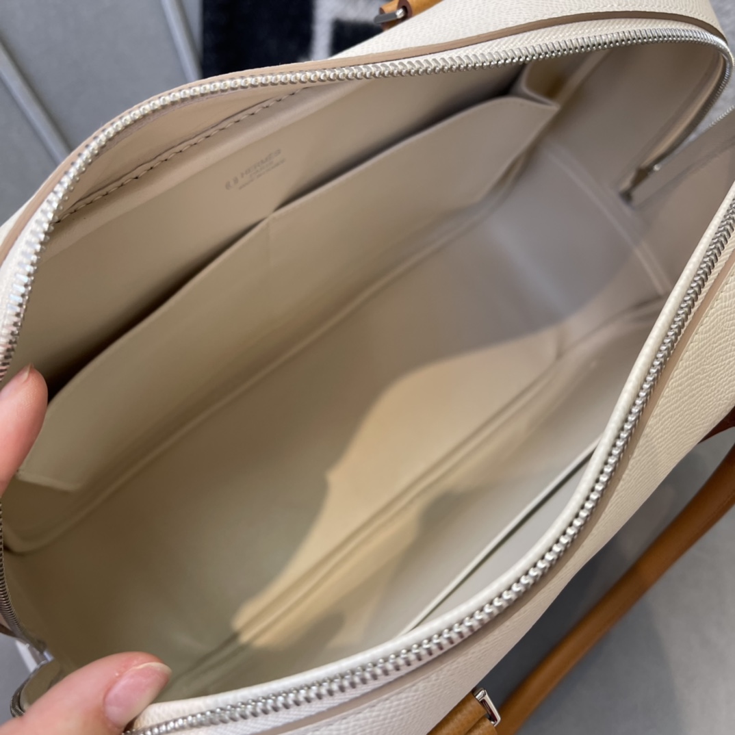 Hermes plume在H中算是比较冷门的款式 Plume－包如其名 像羽毛一样轻 Epsom 10奶昔白拼 37 金棕