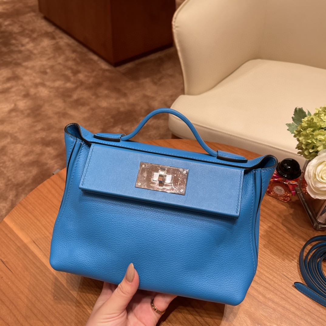 HERMES mini 24-24 多用法，怎么背都好看 evercolor 跟swift 的结合 皮质柔软，容量可观， 0F 佛里达蓝 银扣