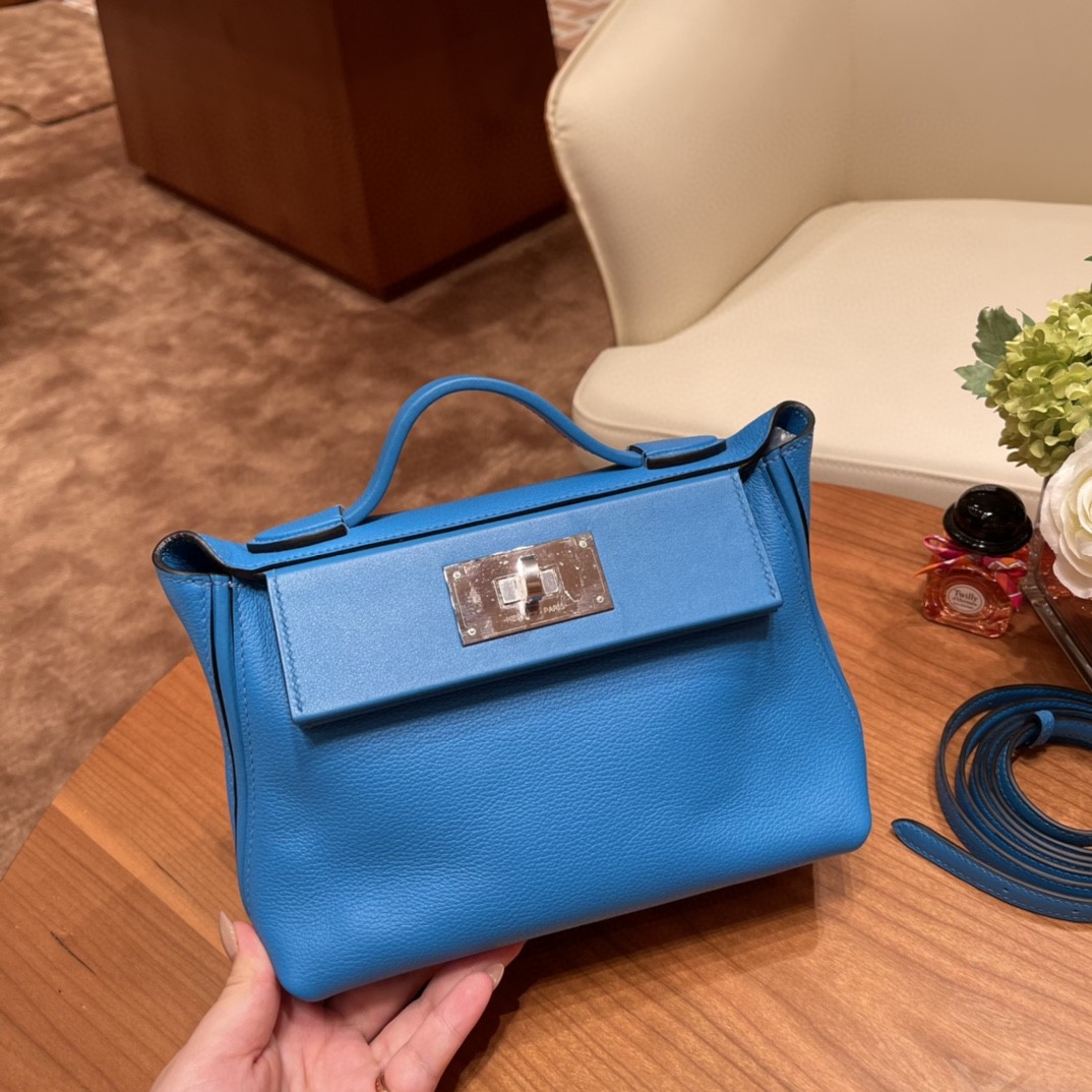 HERMES mini 24-24 多用法，怎么背都好看 evercolor 跟swift 的结合 皮质柔软，容量可观， 0F 佛里达蓝 银扣