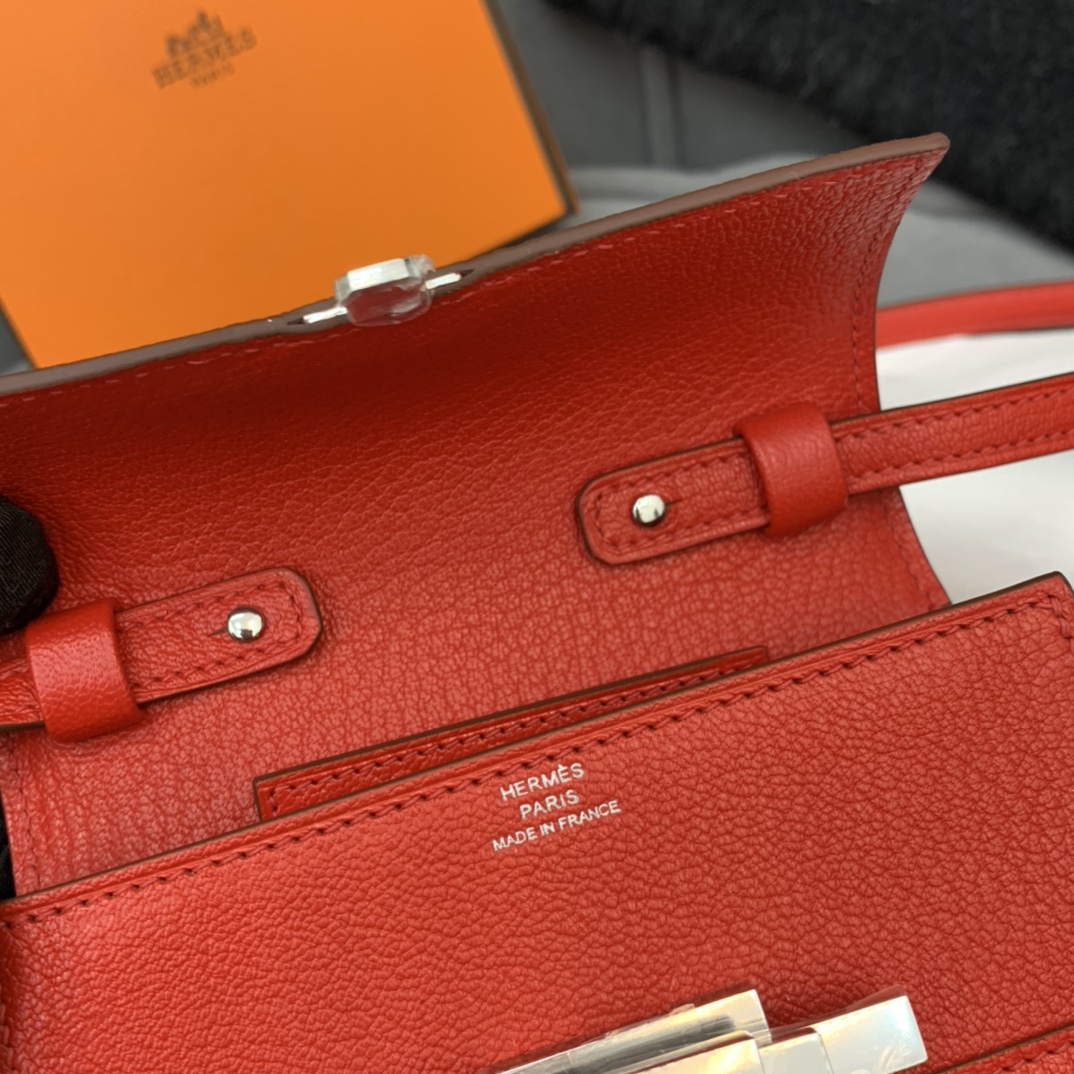 HERMES Cinhetic mini 12cm 新款设计旋转扣伍金 凹造型 H家首款配带镜子的设计 S3 心红