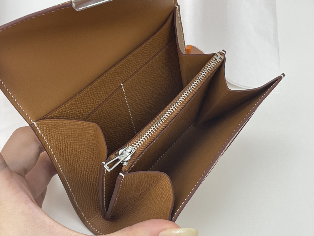 爱马仕 Constance compact 腰包 钱包背后做成了可以穿过腰带或皮带的皮搭 Epsom 37土黄 gold 银扣