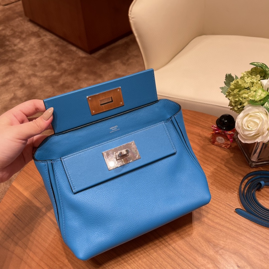 HERMES mini 24-24 多用法，怎么背都好看 evercolor 跟swift 的结合 皮质柔软，容量可观， 0F 佛里达蓝 银扣