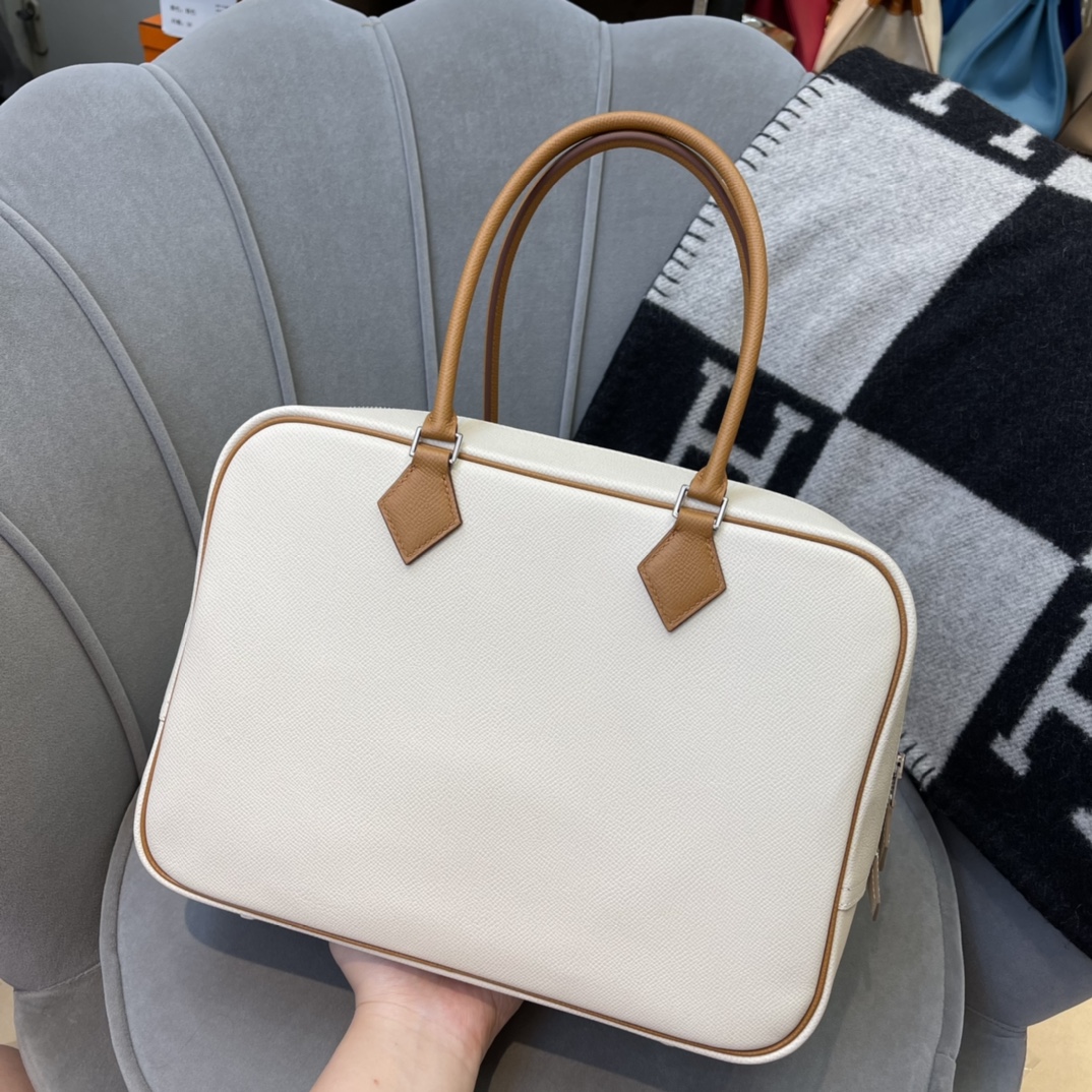 Hermes plume在H中算是比较冷门的款式 Plume－包如其名 像羽毛一样轻 Epsom 10奶昔白拼 37 金棕