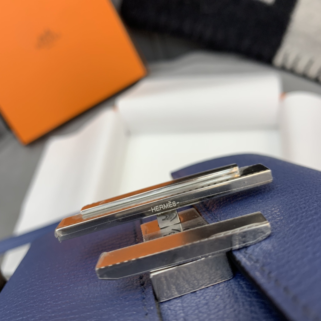 HERMES Cinhetic mini 12cm 新款设计旋转扣伍金 凹造型 H家首款配带镜子的设计  7E明蓝