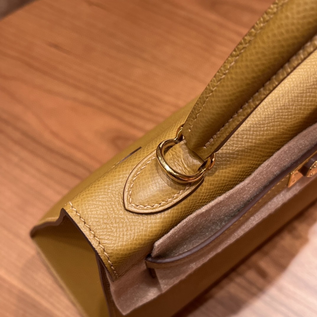 HERMES Kelly 25cm epsom皮  25尺寸的外缝是最受欢迎的 ,所以年龄层都很适合用 2S 芝麻色 金扣