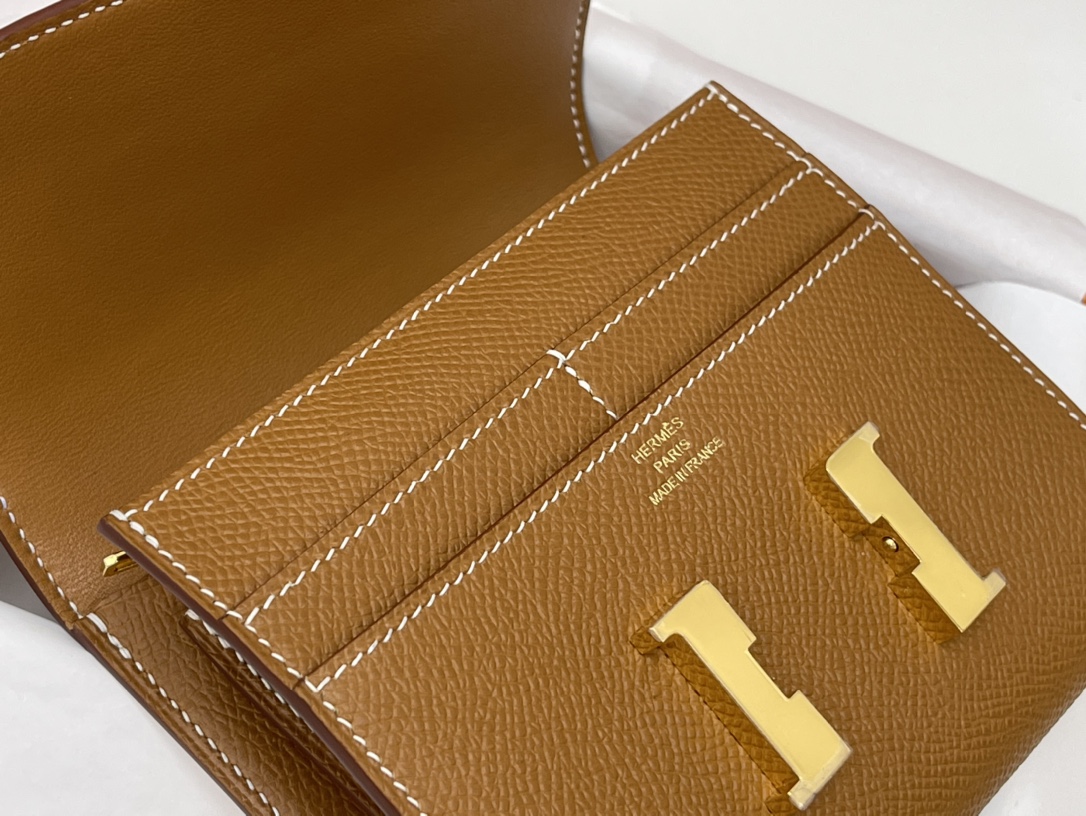 爱马仕 Constance compact 腰包 钱包背后做成了可以穿过腰带或皮带的皮搭 Epsom 37土黄 gold 金扣