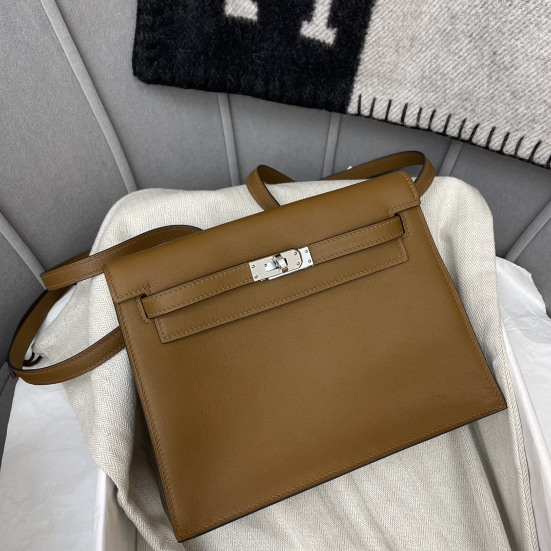 爱马仕 kelly danse跳舞包是kelly系列 正品开版 专柜品质 原厂swift   DO 威玛犬米色 Beige de weimar 银扣