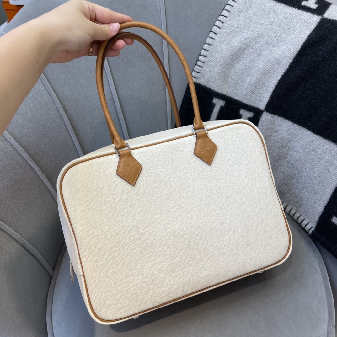 Hermes plume在H中算是比较冷门的款式 Plume－包如其名 像羽毛一样轻 Epsom 10奶昔白拼 37 金棕