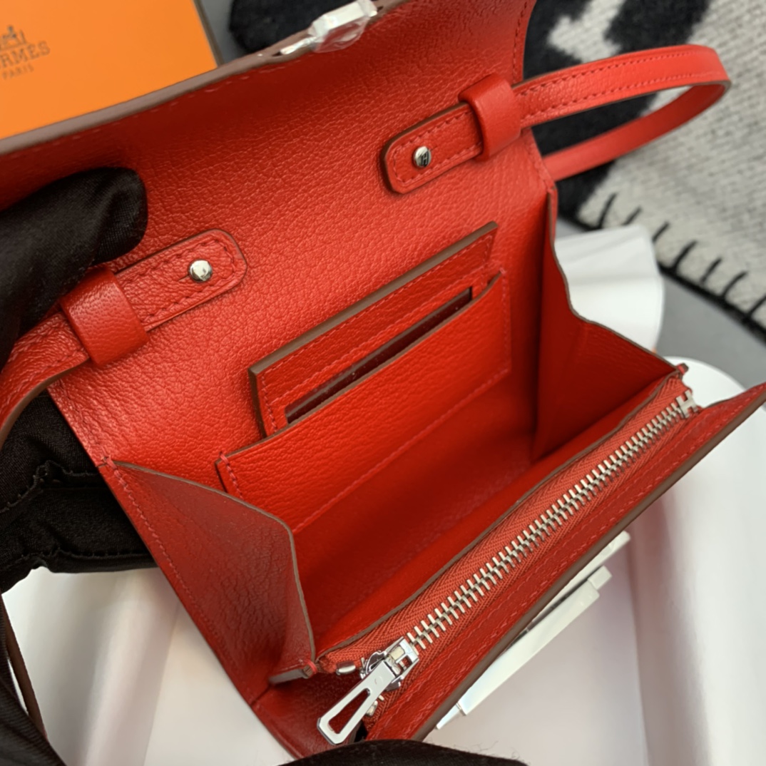 HERMES Cinhetic mini 12cm 新款设计旋转扣伍金 凹造型 H家首款配带镜子的设计 S3 心红