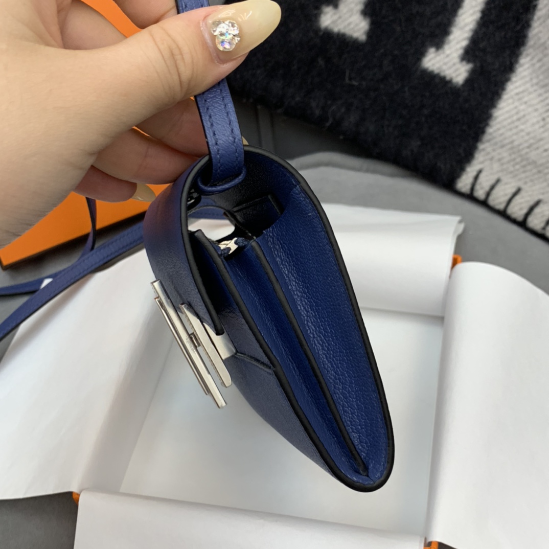 HERMES Cinhetic mini 12cm 新款设计旋转扣伍金 凹造型 H家首款配带镜子的设计  7E明蓝