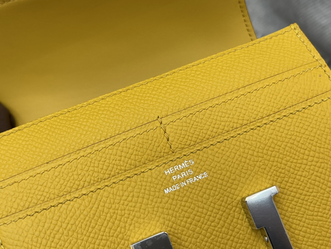爱马仕 Constance compact 腰包 钱包背后做成了可以穿过腰带或皮带的皮搭 Epsom 9D琥珀黄Jaune Amber 银扣