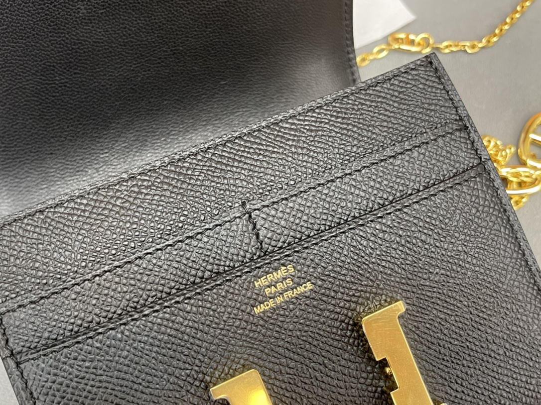 爱马仕 Constance compact 腰包 钱包背后做成了可以穿过腰带或皮带的皮搭 Epsom 89黑色Noir 金扣