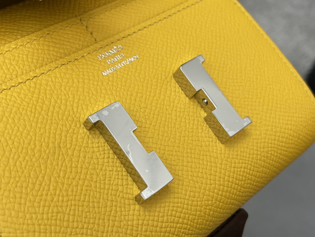 爱马仕 Constance compact 腰包 钱包背后做成了可以穿过腰带或皮带的皮搭 Epsom 9D琥珀黄Jaune Amber 金扣