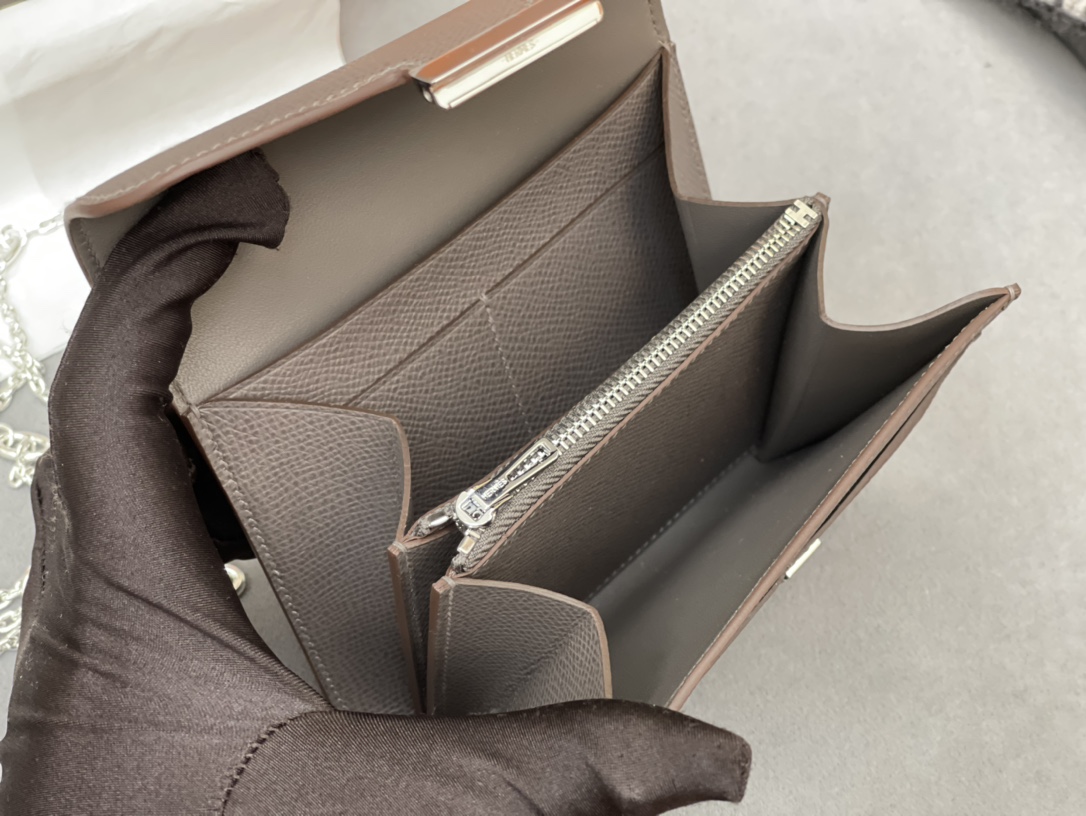 爱马仕 Constance compact 腰包 钱包背后做成了可以穿过腰带或皮带的皮搭 Epsom  8F 锡器灰 Erain 银扣