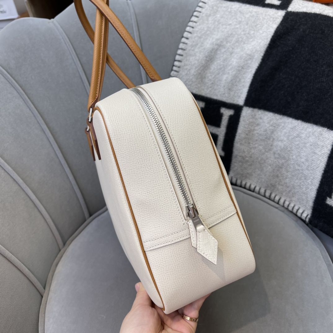 Hermes plume在H中算是比较冷门的款式 Plume－包如其名 像羽毛一样轻 Epsom 10奶昔白拼 37 金棕