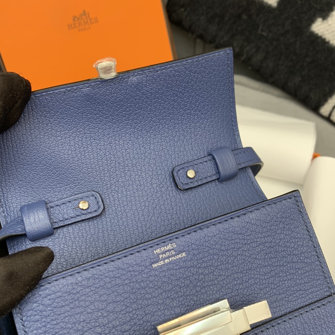 HERMES Cinhetic mini 12cm 新款设计旋转扣伍金 凹造型 H家首款配带镜子的设计  7E明蓝
