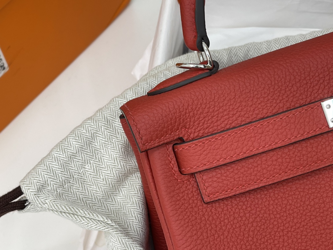 HERMES 现货 kelly 25cm togo皮 9M三文鱼红 银扣很洋气的红