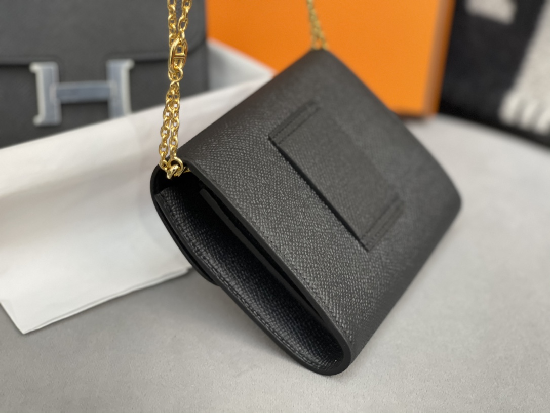 爱马仕 Constance compact 腰包 钱包背后做成了可以穿过腰带或皮带的皮搭 Epsom 89黑色Noir 金扣
