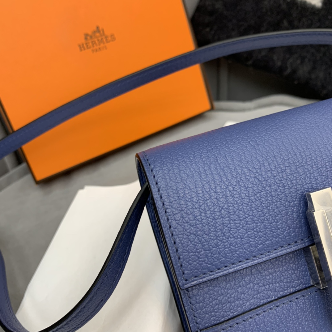 HERMES Cinhetic mini 12cm 新款设计旋转扣伍金 凹造型 H家首款配带镜子的设计  7E明蓝