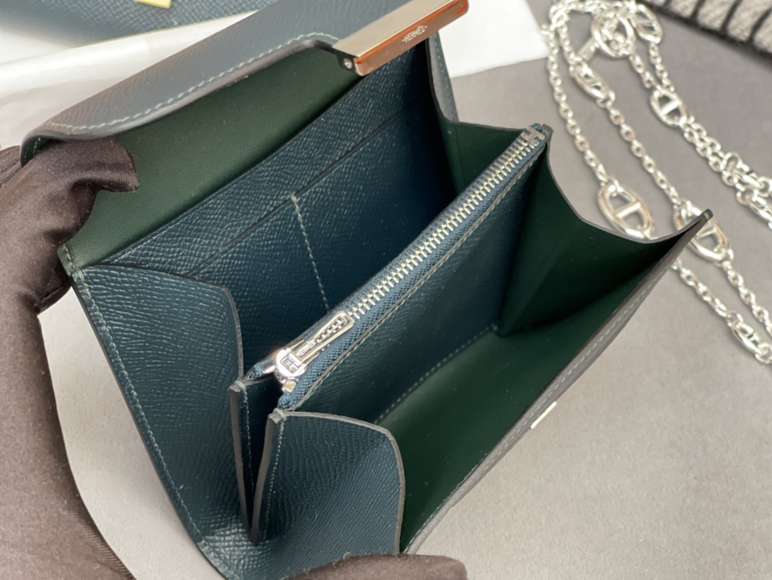 爱马仕 Constance compact 腰包 钱包背后做成了可以穿过腰带或皮带的皮搭 Epsom  6O松柏绿 Vert Cypres 银扣