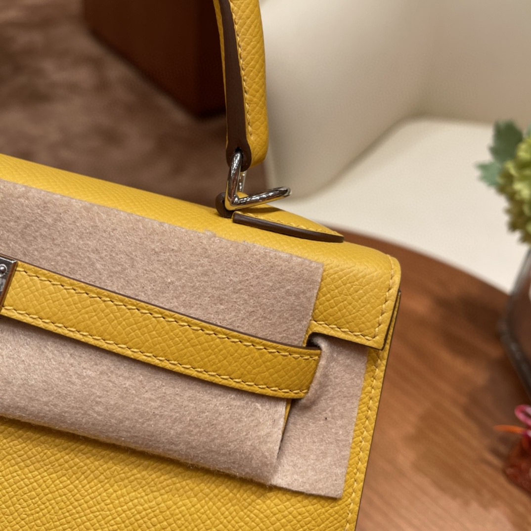 HERMES kelly 25cm epsom皮  25尺寸的外缝是最受欢迎的 ,所以年龄层都很适合用 9D 琥珀黄 银扣