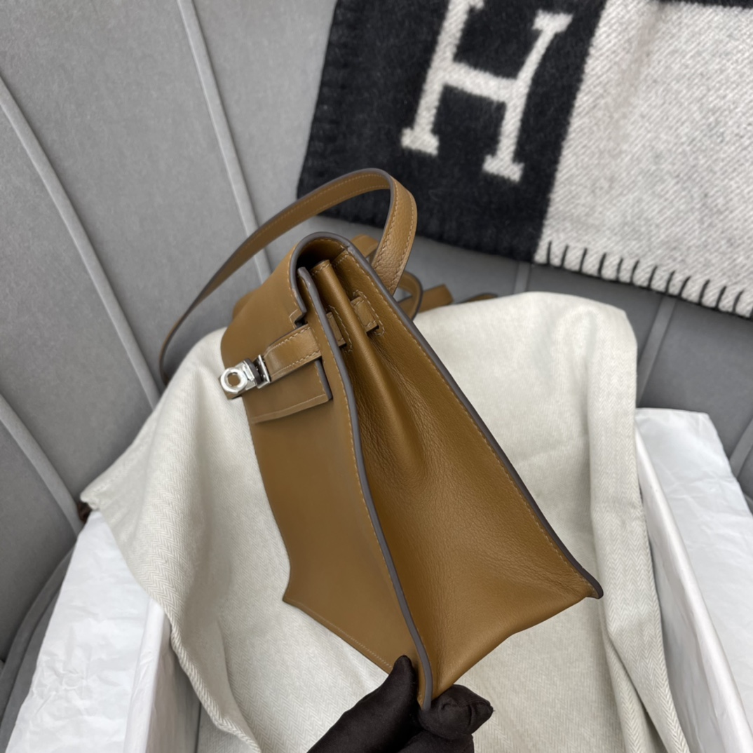 爱马仕 kelly danse跳舞包是kelly系列 正品开版 专柜品质 原厂swift   DO 威玛犬米色 Beige de weimar 银扣