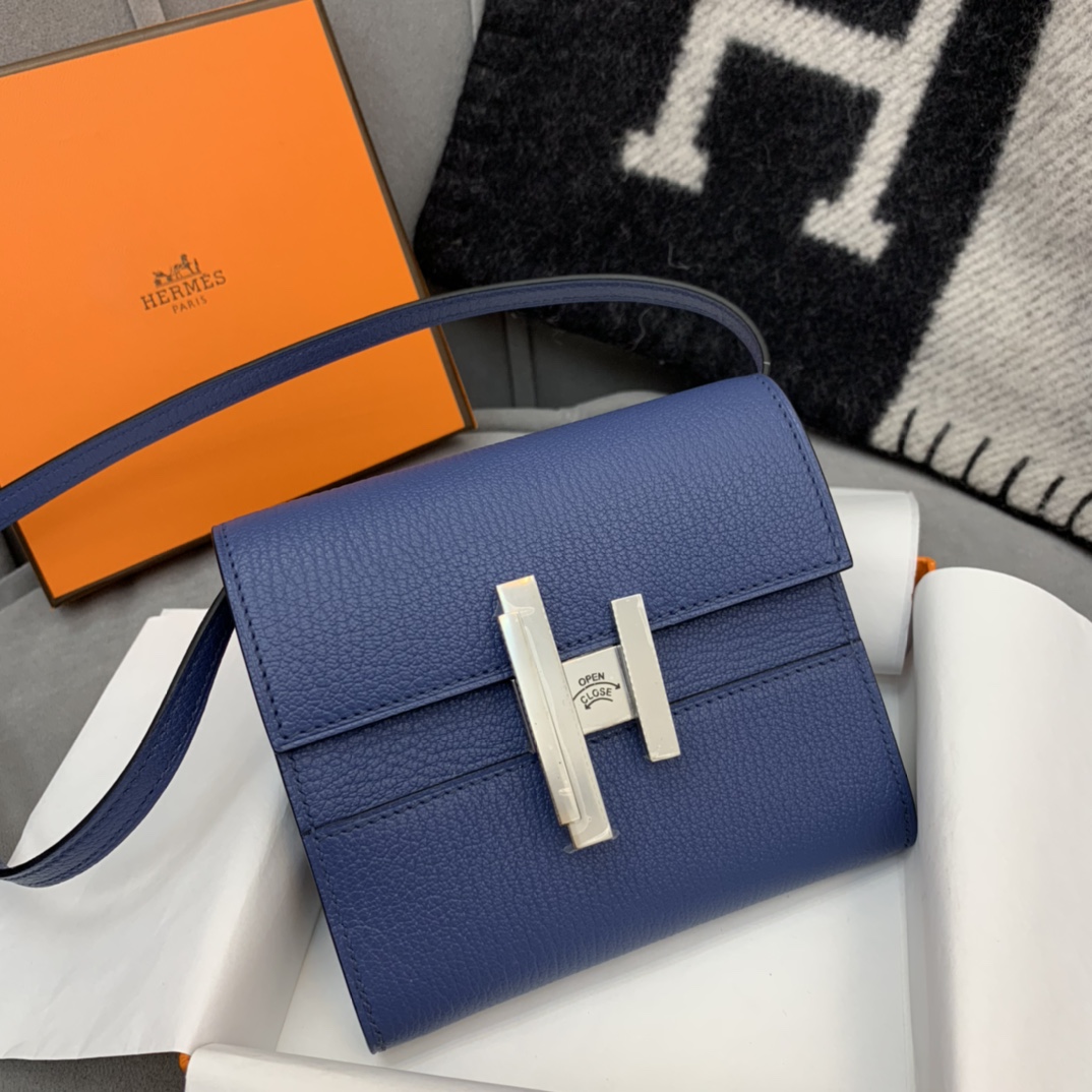 HERMES Cinhetic mini 12cm 新款设计旋转扣伍金 凹造型 H家首款配带镜子的设计  7E明蓝