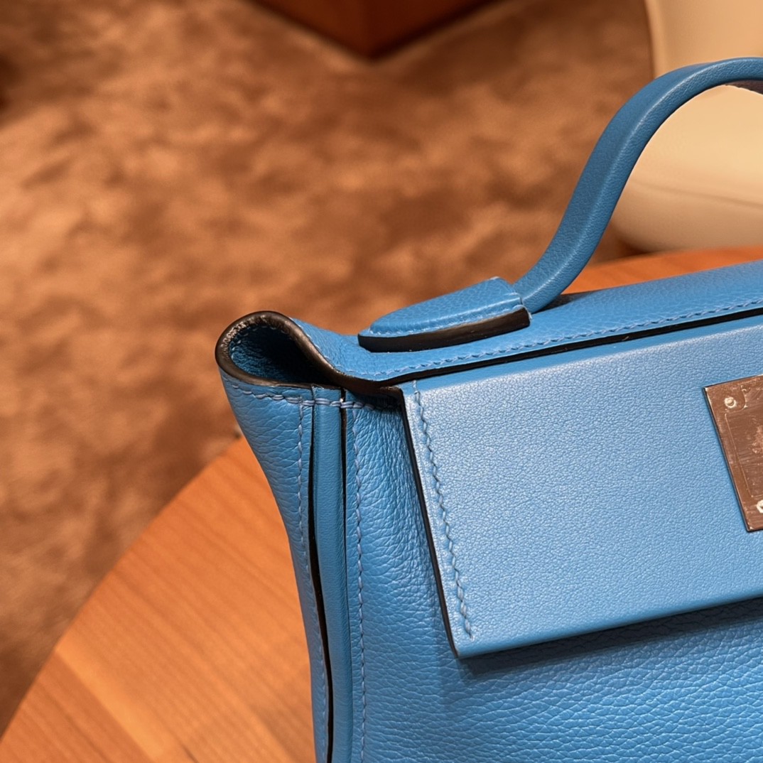 HERMES mini 24-24 多用法，怎么背都好看 evercolor 跟swift 的结合 皮质柔软，容量可观， 0F 佛里达蓝 银扣