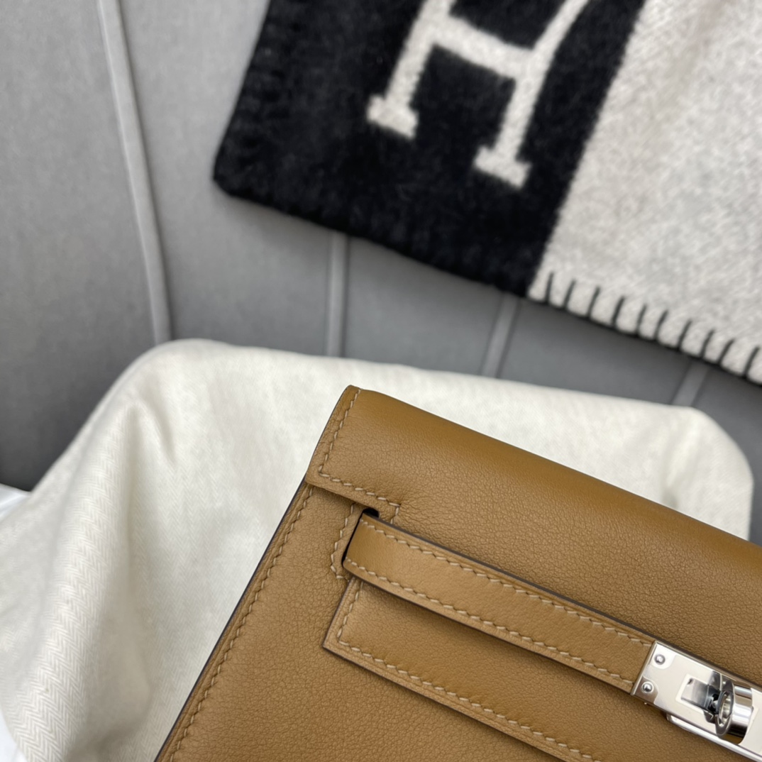 爱马仕 kelly danse跳舞包是kelly系列 正品开版 专柜品质 原厂swift   DO 威玛犬米色 Beige de weimar 银扣