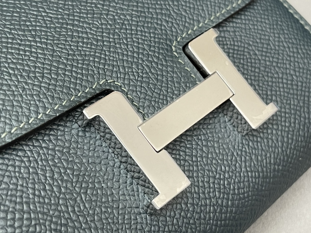 爱马仕 Constance compact 腰包 钱包背后做成了可以穿过腰带或皮带的皮搭 Epsom  6O松柏绿 Vert Cypres 银扣