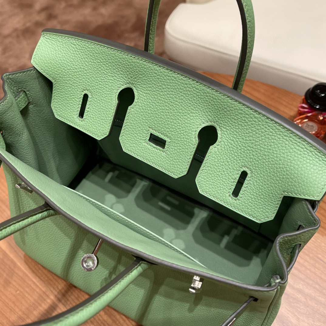 爱马仕 birkin 25cm 经典款必备传承之作 togo皮质柔软 纹路清晰饱满 3i 牛油果绿银扣 嫩绿嫩绿的 很夏天的颜色 清新