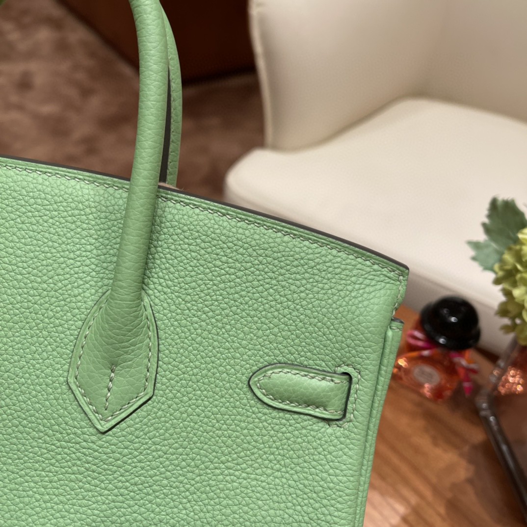 爱马仕 birkin 25cm 经典款必备传承之作 togo皮质柔软 纹路清晰饱满 3i 牛油果绿银扣 嫩绿嫩绿的 很夏天的颜色 清新