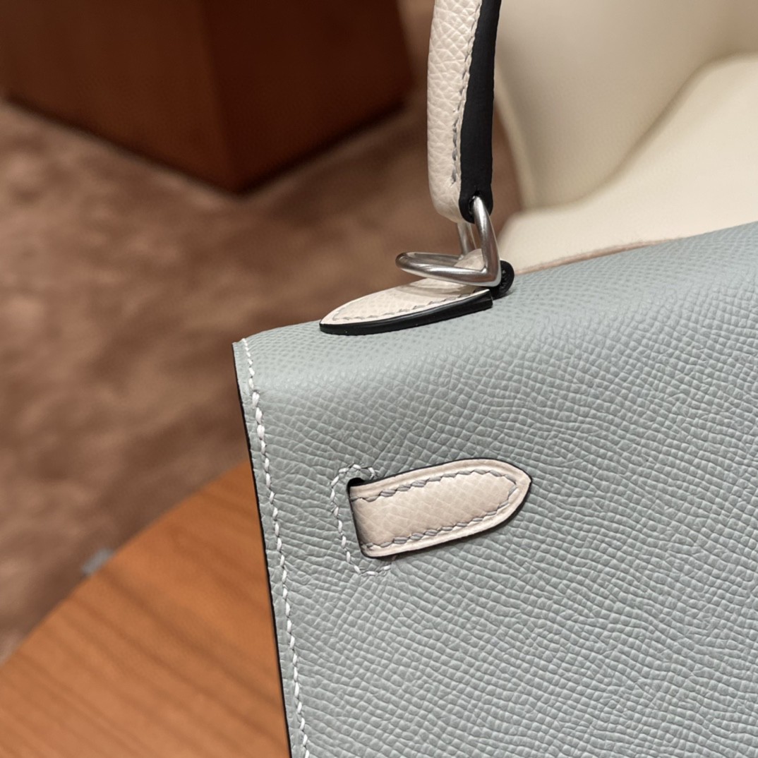 爱马仕 HERMES Kelly 25cm epsom皮 VIP定制 马蹄印 4Z 海鸥灰拼 10奶昔白 拉丝银扣