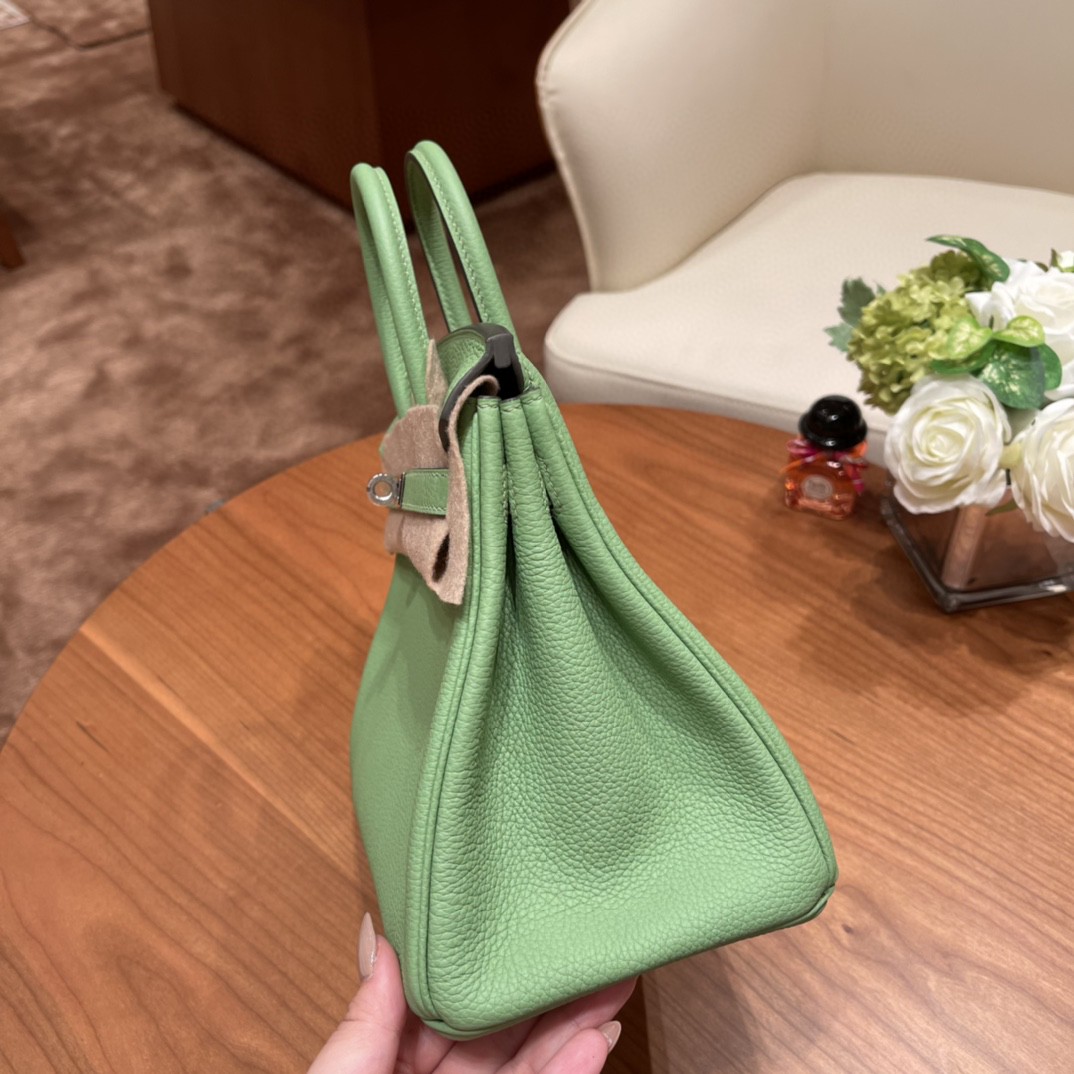爱马仕 birkin 25cm 经典款必备传承之作 togo皮质柔软 纹路清晰饱满 3i 牛油果绿银扣 嫩绿嫩绿的 很夏天的颜色 清新