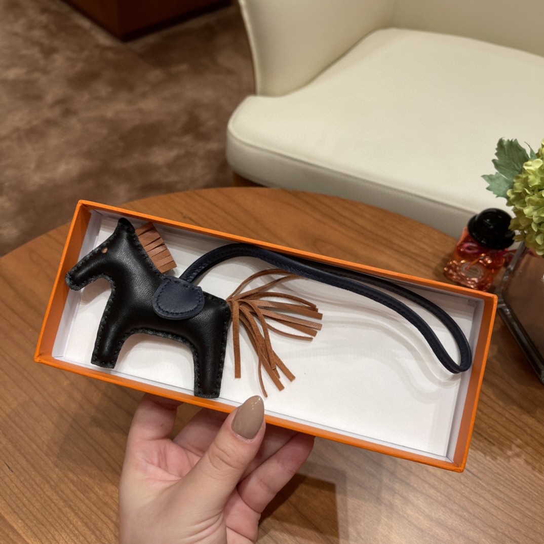 HERMES 爱马仕 小马挂件 现货 黑色 太妃糖