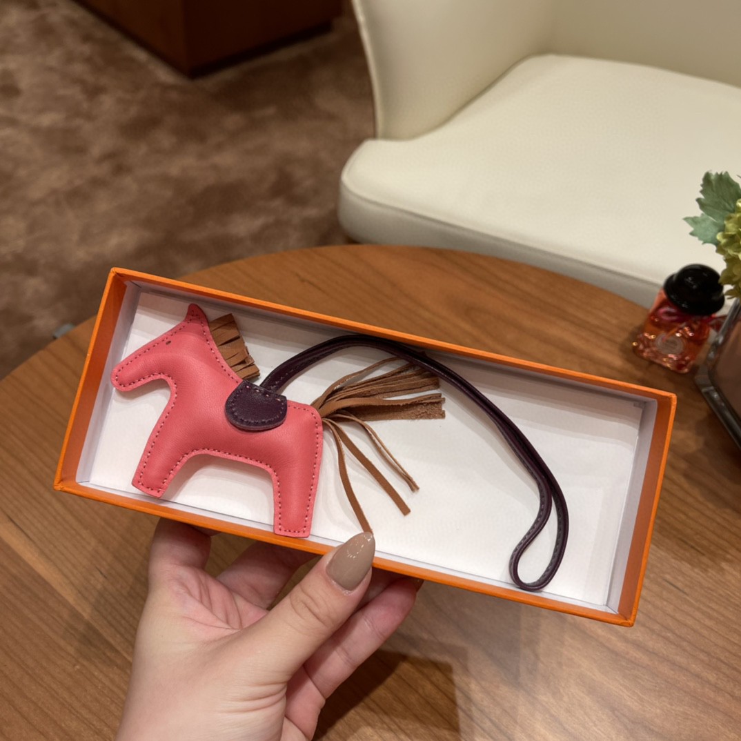 HERMES 爱马仕 小马挂件 现货 龙虾粉 金棕 葡萄紫