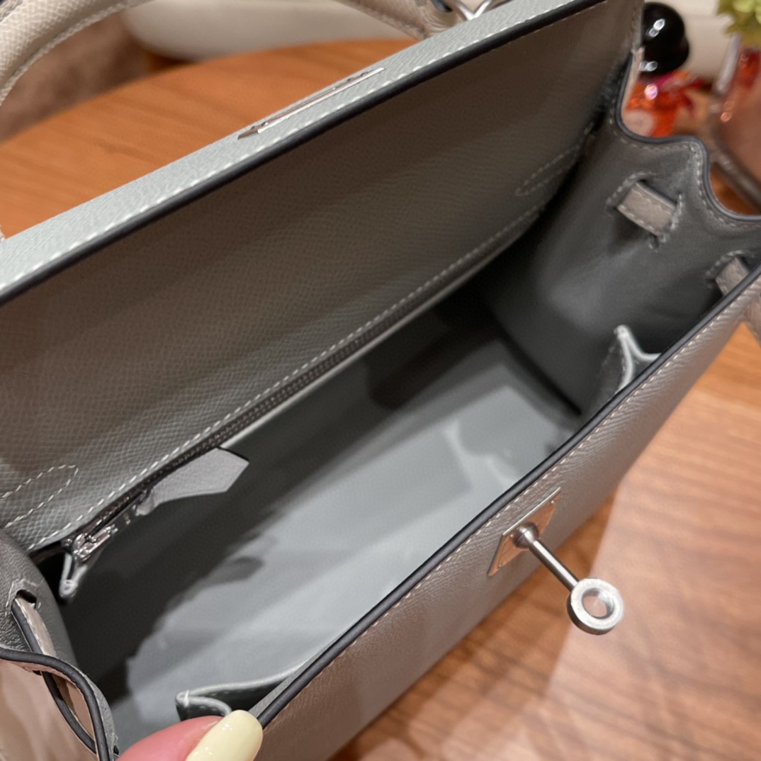 爱马仕 HERMES Kelly 25cm epsom皮 VIP定制 马蹄印 4Z 海鸥灰拼 10奶昔白 拉丝银扣