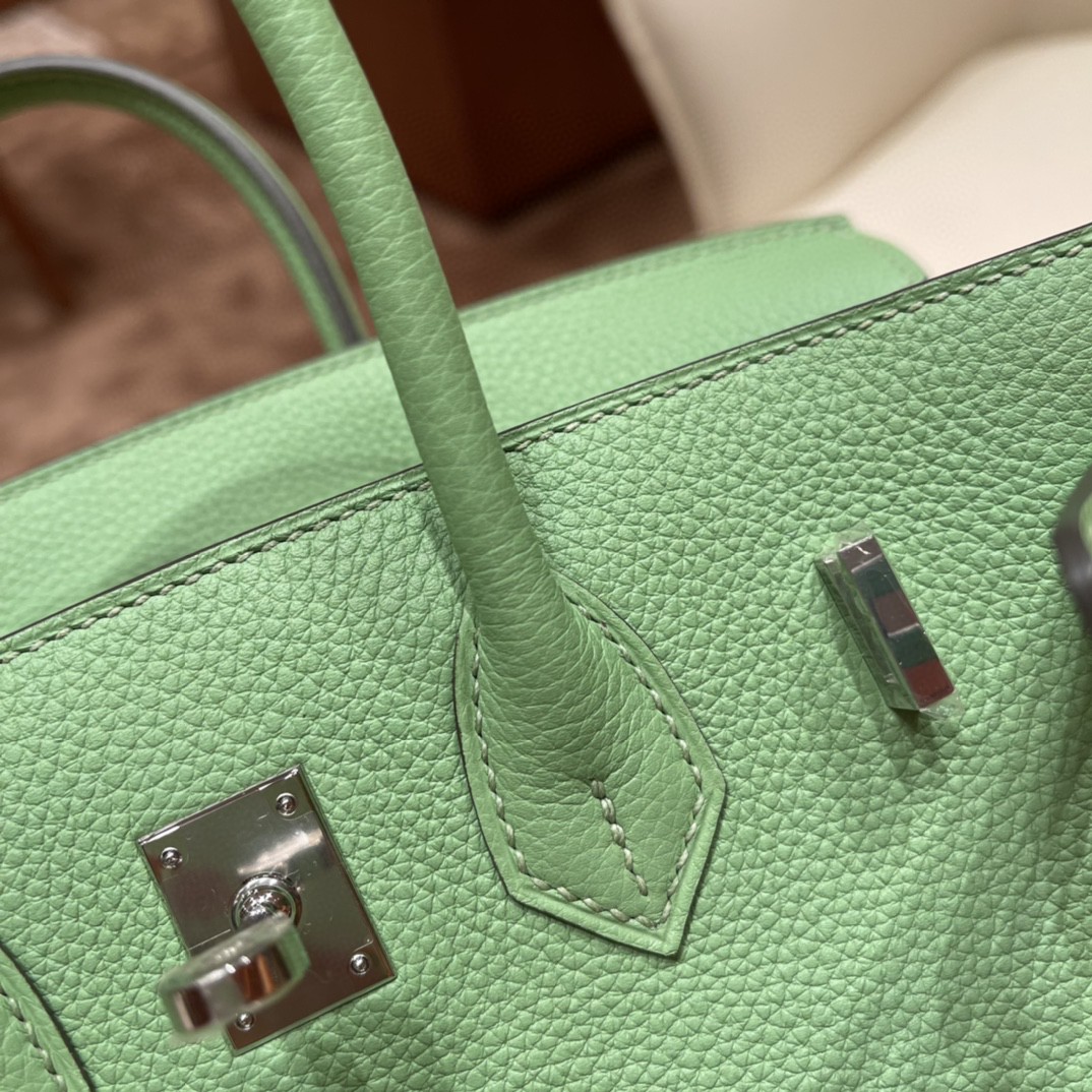 爱马仕 birkin 25cm 经典款必备传承之作 togo皮质柔软 纹路清晰饱满 3i 牛油果绿银扣 嫩绿嫩绿的 很夏天的颜色 清新