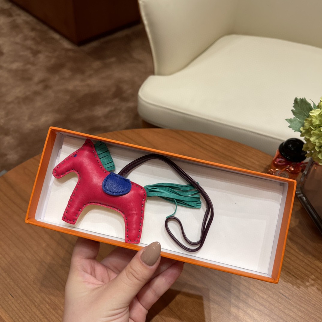 HERMES 爱马仕 小马挂件 现货 糖果粉 电光蓝 椰子绿